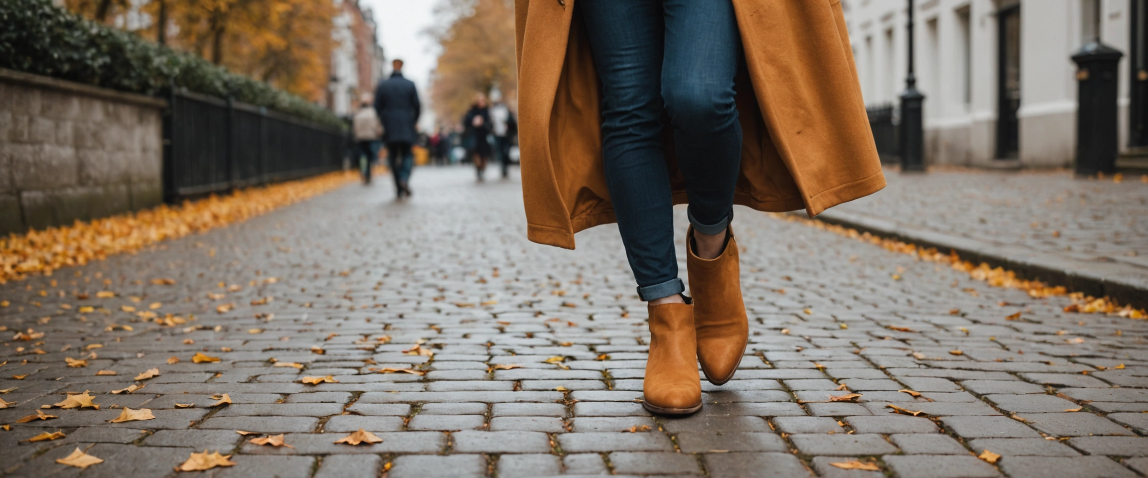 Z jakimi butami zestawić rudy płaszcz, by olśnić swoim stylem?