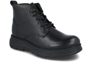 Jakie buty na zimę do szerokich spodni wybrać, aby wyglądać modnie i czuć się komfortowo?