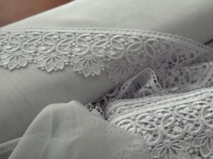 Odkryj, jak samemu uszyć piękną firankę do swojego wnętrza