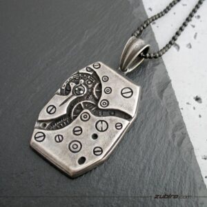 Odkryj Magię Steampunk: Jak Samodzielnie Stworzyć Unikalną Biżuterię