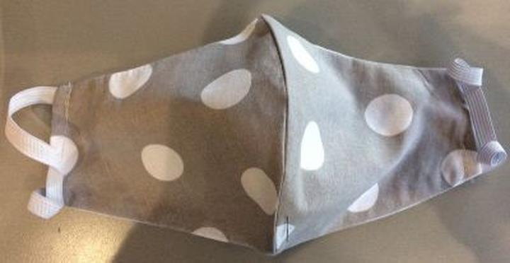 Przewodnik po szyciu maseczek: jak uszyć maseczkę z wkładem na filtr krok po kroku