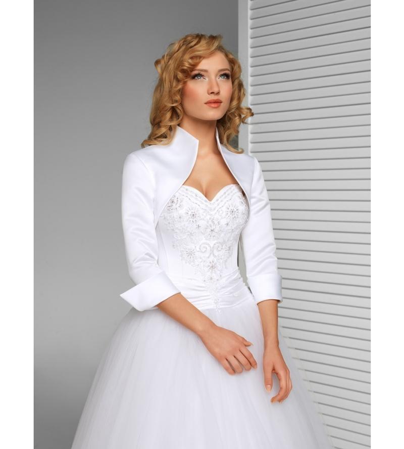 Idealne bolerko do sukni ślubnej – jak wybrać ten niepowtarzalny element stylizacji?