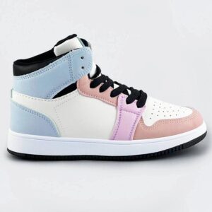 Jakie buty idealnie skomponują się z pastelową sukienką?