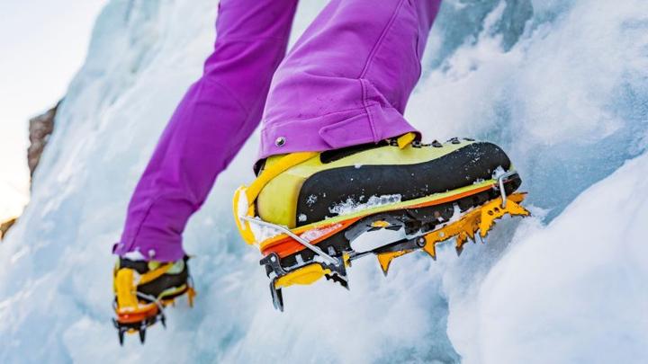 Najlepsze raki na buty – poradnik doboru idealnego sprzętu na zimowe wyprawy