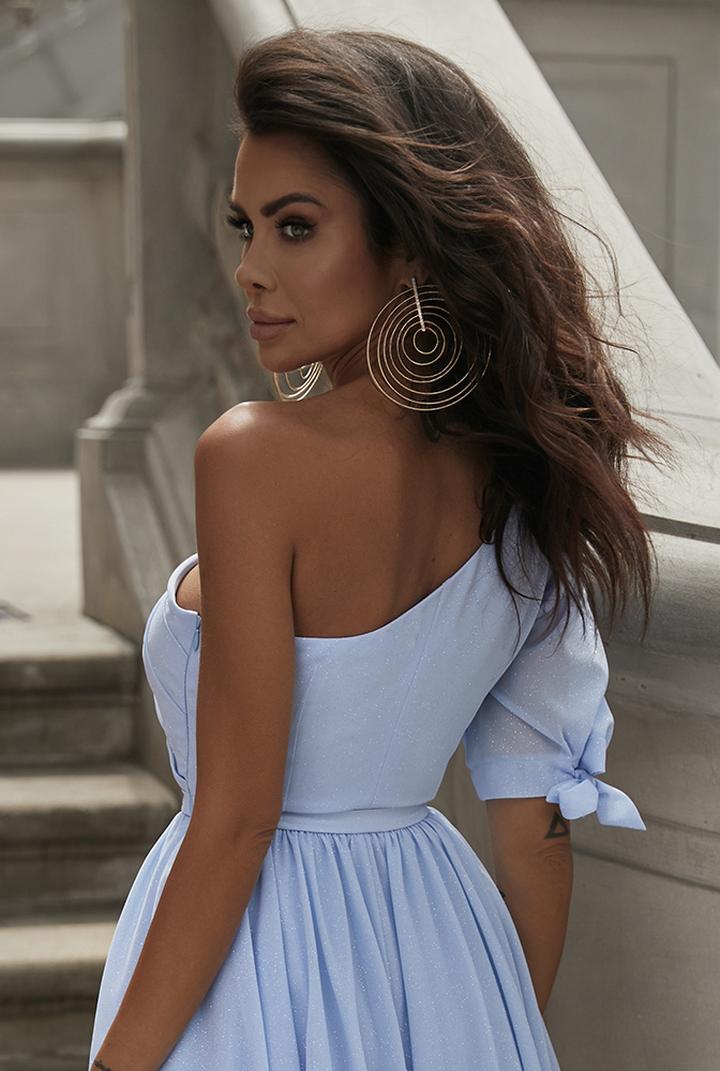 Buty do błękitnej sukienki