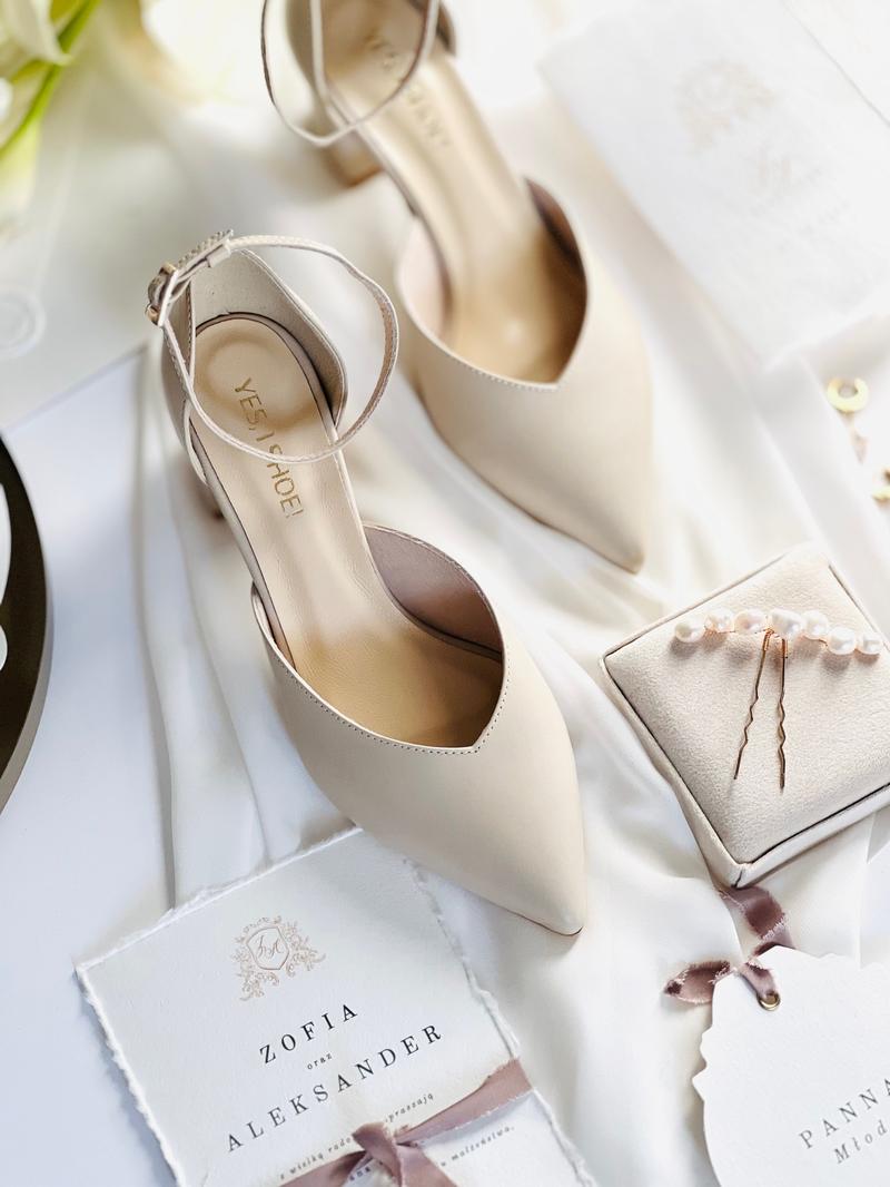 Dobór odcienia butów do bieli