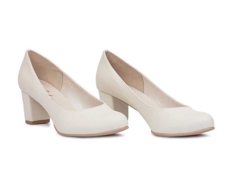 Kolor butów do sukni ślubnej ecru