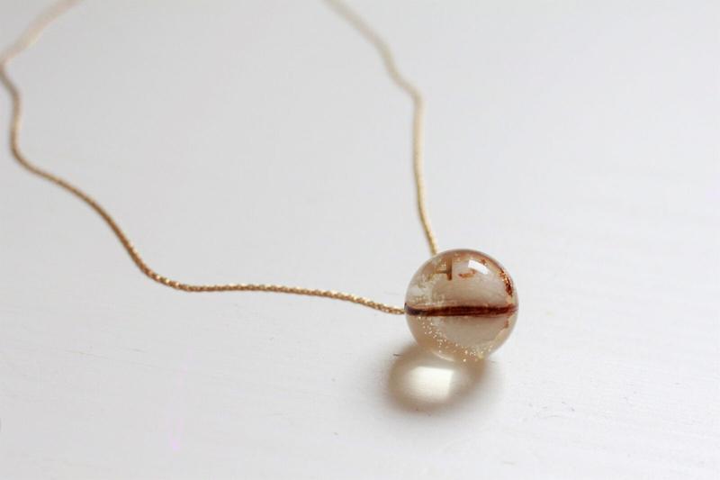 Techniki i materiały do biżuterii z mleka