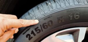 Jak efektywnie sprawdzić rozmiar kół w samochodzie?