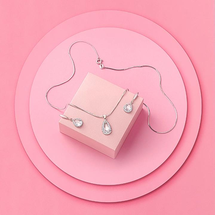 Sekrety perfekcyjnego ujęcia: jak zrobić dobre zdjęcie biżuterii w kilku krokach