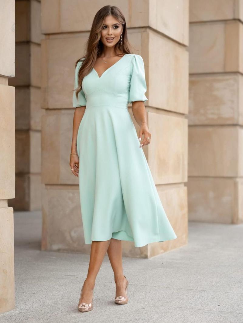 Buty do miętowej sukienki