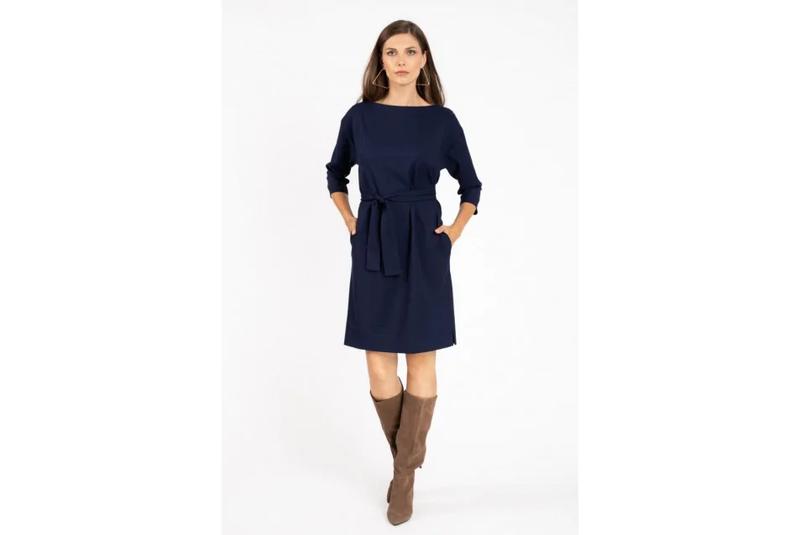 Jakie buty pasują do granatowo białej sukienki? Oto najlepsze propozycje!