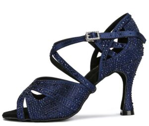 Jakie buty do granatowej sukienki wieczorowej wybrać, aby olśnić na każdym przyjęciu?