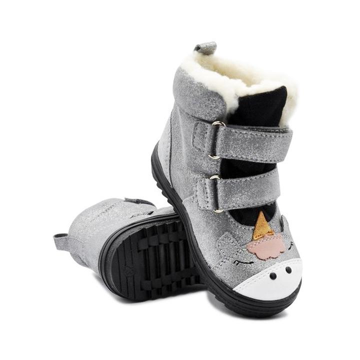 Kiedy warto zainwestować w buty zimowe dla dzieci? Odpowiednia temperatura ma znaczenie!