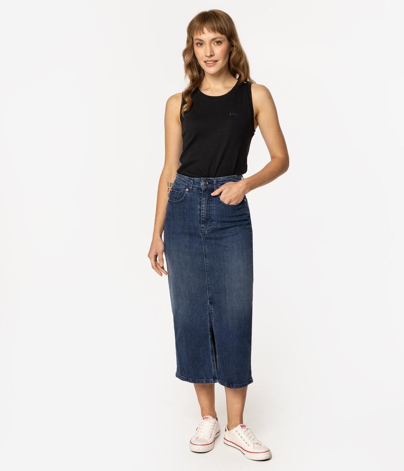 Proste sposoby na to, jak zwęzić spódnicę jeansową w kilka kroków