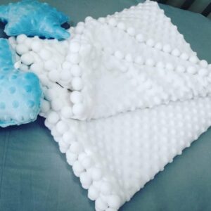 Twórz wyjątkowe chwile: jak uszyć kocyk z pomponami krok po kroku